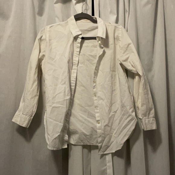 Basic white button up - Picture 2 of 3